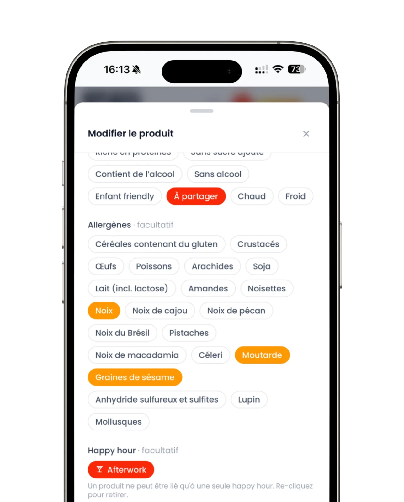 Interface mobile de MonQrMenu montrant l’édition d’un plat avec options d’allergènes et de happy hour.