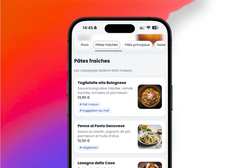 Écran de smartphone affichant un menu QR code avec des plats de pâtes fraîches et des visuels attractifs