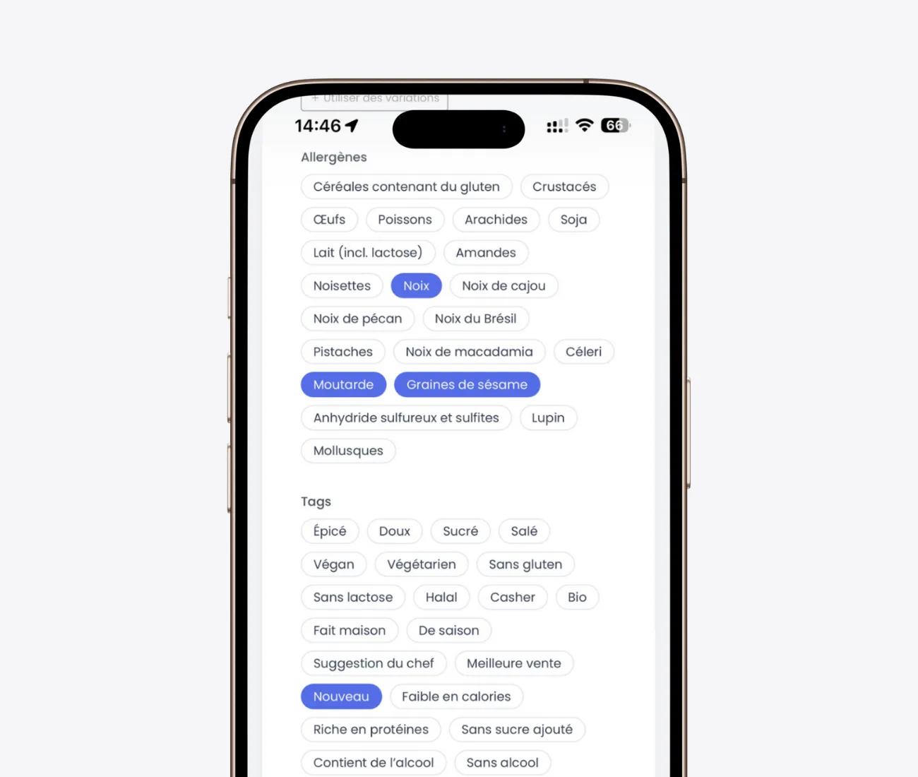 Interface mobile affichant une liste d'allergènes et de tags pour un produit alimentaire sur MonQrMenu